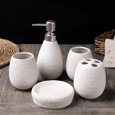 Zara Home Bathroom Set - Ceramiczne artykuły łazienkowe, butelka na balsam,
