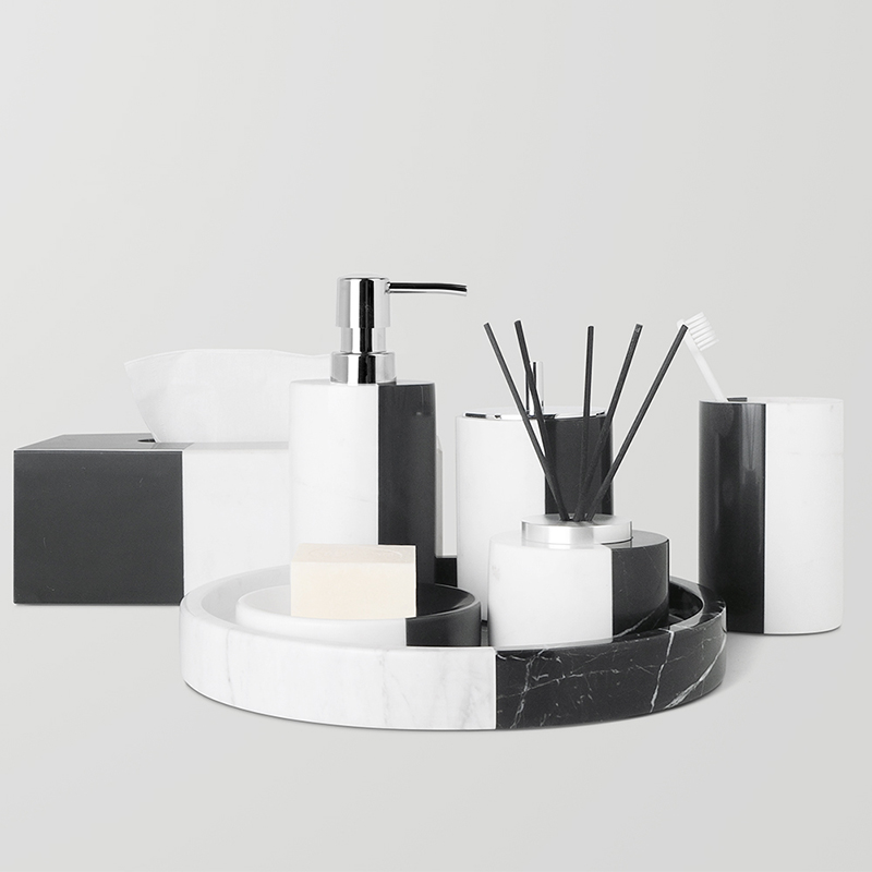 Czarno-biały naturalny marmur  – Zara Home Bathroom Set recenzja i cena
